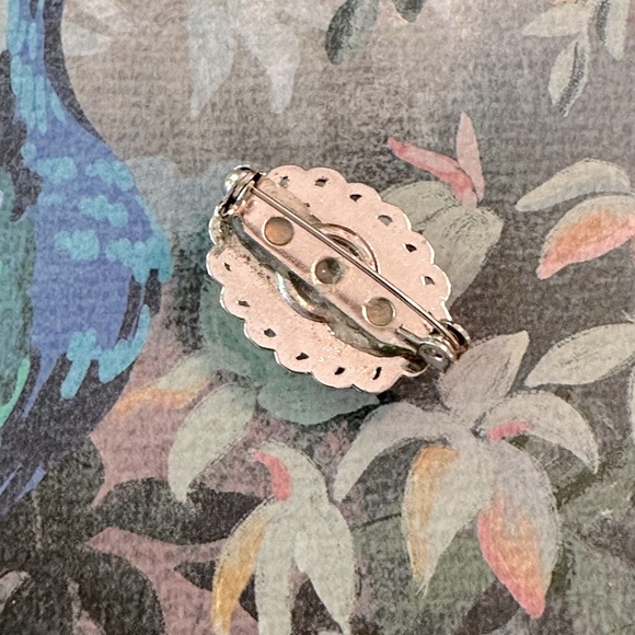 Vintage Petite Gray Cameo Brooch/Pin Mid Century Modern Silver Tone - Picture 3 of 8